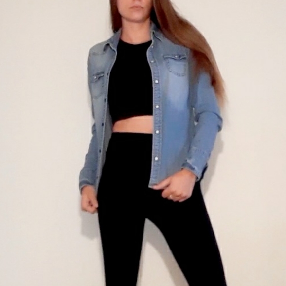 American Eagle Denim Button Down - Picture 4 of 5